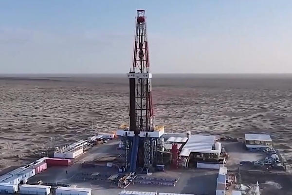 Çin’in en büyük çöl petrol sahasında üretim 26 milyon tonu geçti