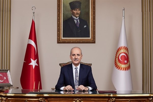 TBMM Başkanı Kurtulmuş, Atatürk Anıtı’na çelenk bıraktı