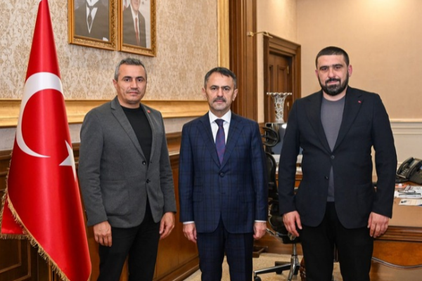 İzmit Akpınar Mahalle Muhtarı Kenan Obuz’dan Vali Aktaş’a ziyaret