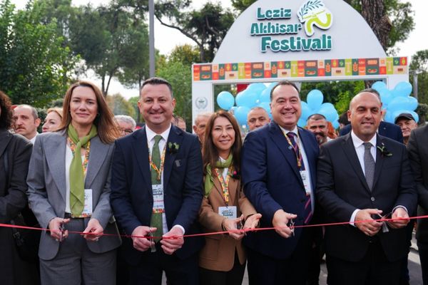 Leziz Akhisar Festivali kortej yürüyüşüyle başladı
