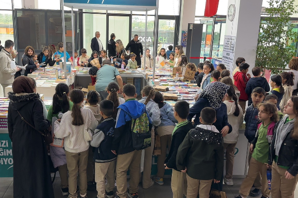 Çayırova 7 Kitap Günleri ziyaretçilerden ilgi görüyor