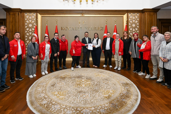 Gölcük Down Sendromlular Derneğinden Vali Aktaş’a ziyaret