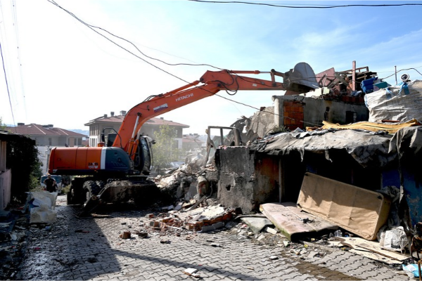 Yalova Bağlarbaşı’nda kentsel dönüşümün ikinci etabında yıkımlar sürüyor