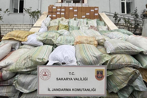 Sakarya’da 3 milyon TL değerinde kaçak tütün ve makaron ele geçirildi