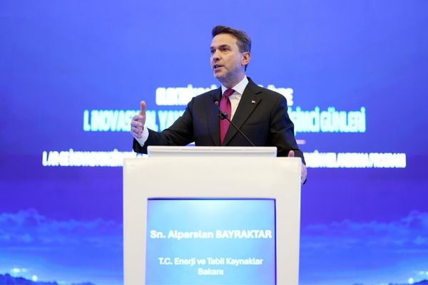 Bayraktar: Elektrik altyapımızda yaklaşık 100 milyar dolarlık yatırım öngörüyoruz