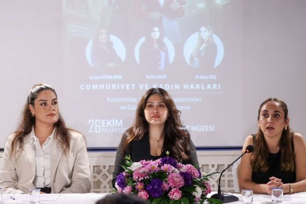 Yalova’da “Cumhuriyet ve Kadın Hakları” paneli düzenlendi