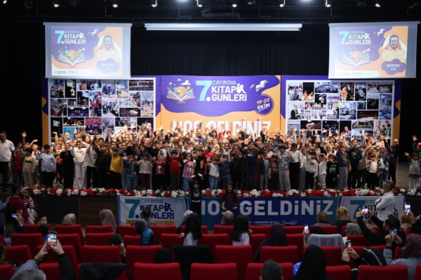 Yazar Sertaç Güngör, Çayırova 7. Kitap Günleri’ne katıldı
