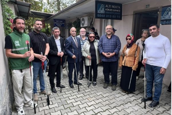 Osmaniye’de görme engellilere baston desteği