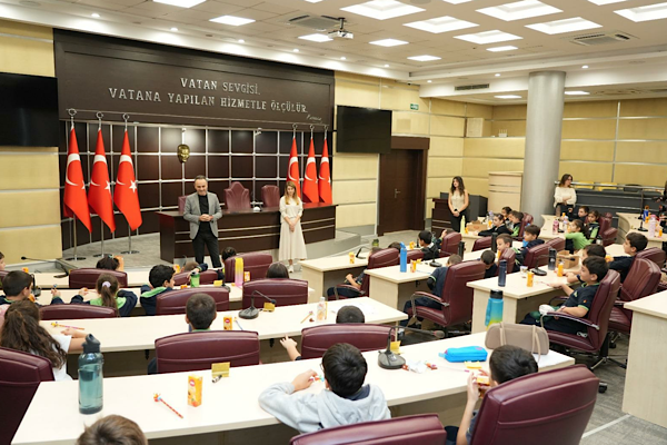 Kepez’de öğrencilere yerel yönetimlerin işleyişi anlatıldı