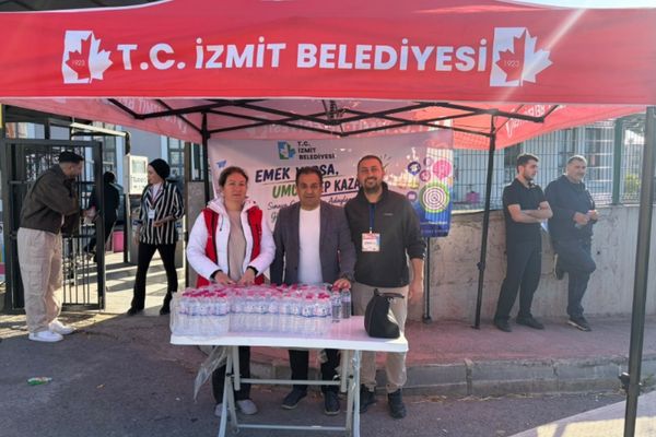 İzmit Belediyesi KPSS adaylarına sınav öncesi destek verdi