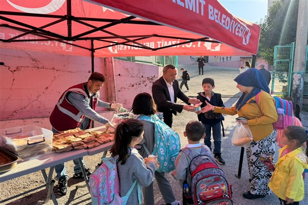 İzmit’te okullarda Beslenme Saati uygulamasını sürdürüyor